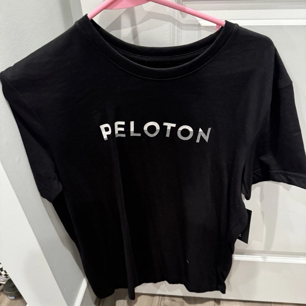Peloton Split Short Sleeve Men's Basic Tee Shirt - NWT - Small